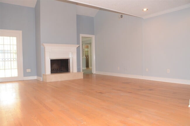 Building Photo - 6502 Briar Terrace Dr