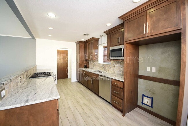 Building Photo - 1312 W South Park St