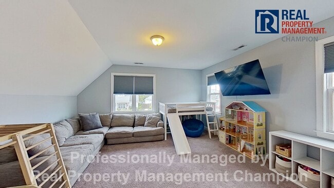 Building Photo - Immaculate 4 BD/3 BA Home w/Screened Porch and Fenced Back Yard