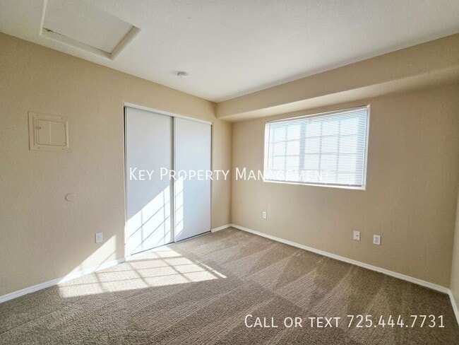 Building Photo - 3 BEDROOM/2 BATH CONDO IN THE NORTHEAST W/...