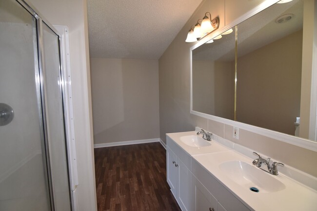 Building Photo - Spacious 3-Bed, 2-Bath Manufactured Home o...