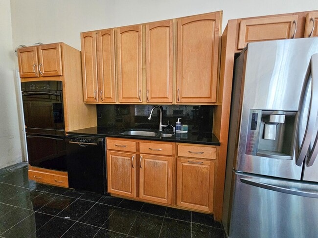 Building Photo - SPACIOUS LUXURY HOME WITH IN-LAW SUITE! [F...