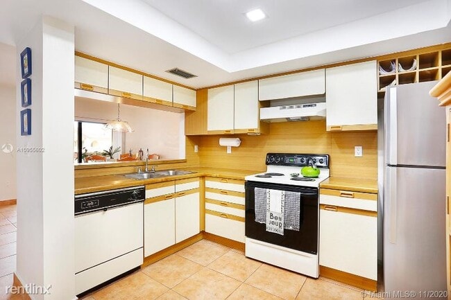 Building Photo - 2 br, 2 bath Condo - 9280 SW 123rd Ct