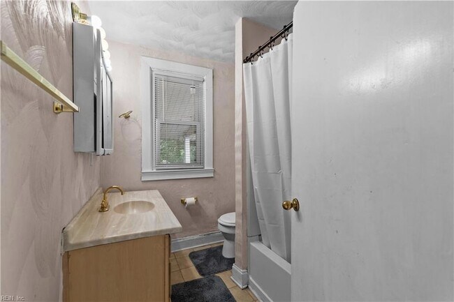 Building Photo - 635 W 29th St