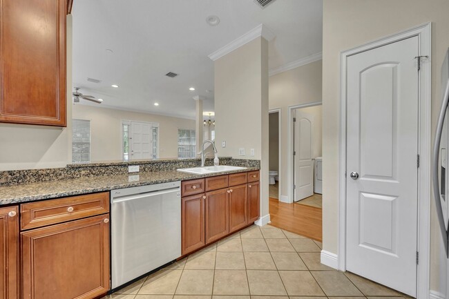 Building Photo - Gorgeous Townhome in Downtown Orlando