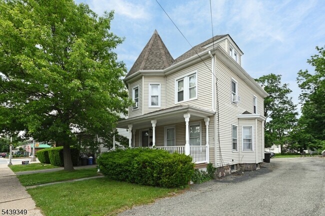 Building Photo - 87 W Hanover Ave