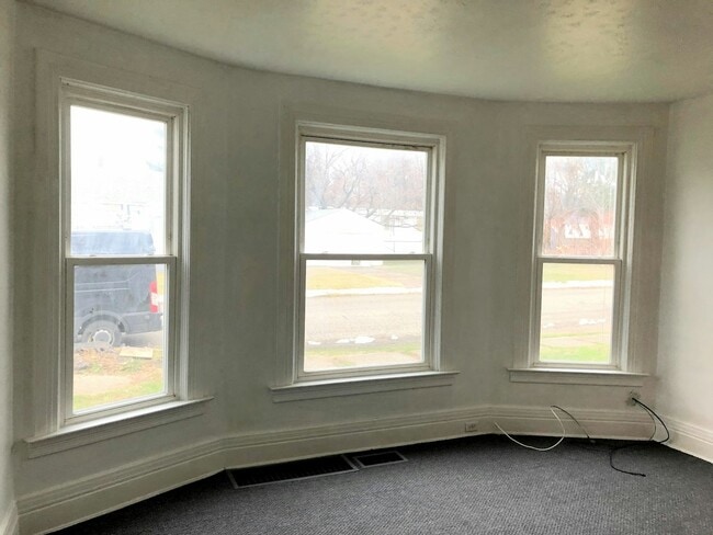 Building Photo - 1977 Prospect Ave