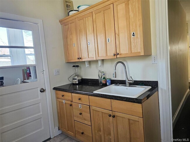 Building Photo - 178 N Broadway