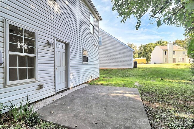 Building Photo - 1215 McAllister Dr