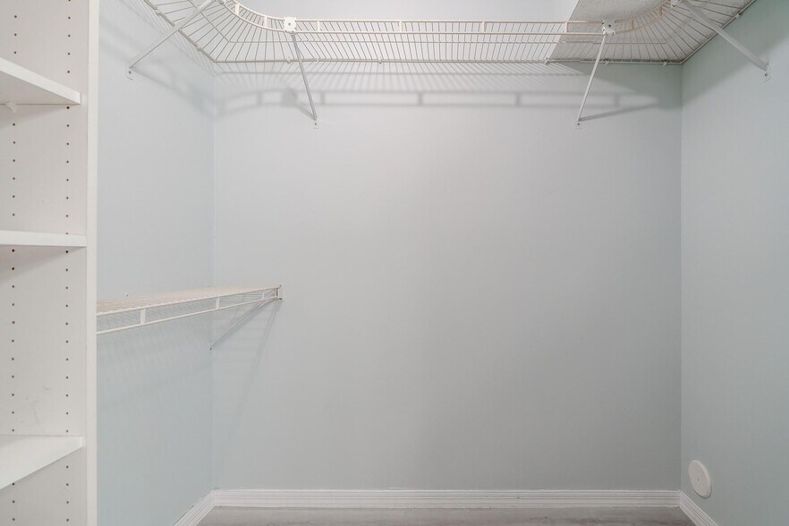 Building Photo - 3351 Emerald Oaks Dr