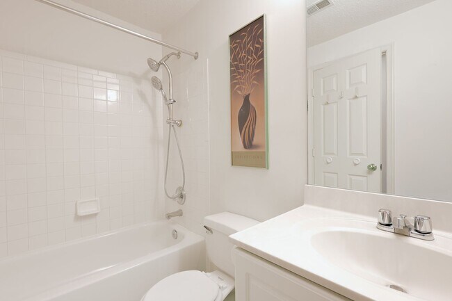 Building Photo - Beautiful 4 BR/3.5 BA Single-Family Home i...