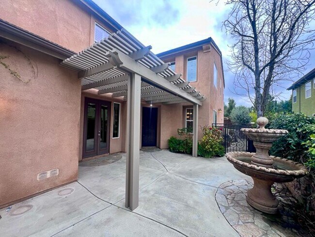 Building Photo - 5 bedroom Winchester home with a 3 car garage for LEASE!