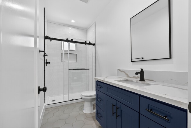 Building Photo - 678 E 45th St