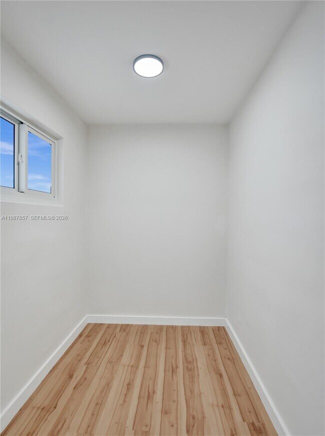 Building Photo - 932 Mandarin Isle