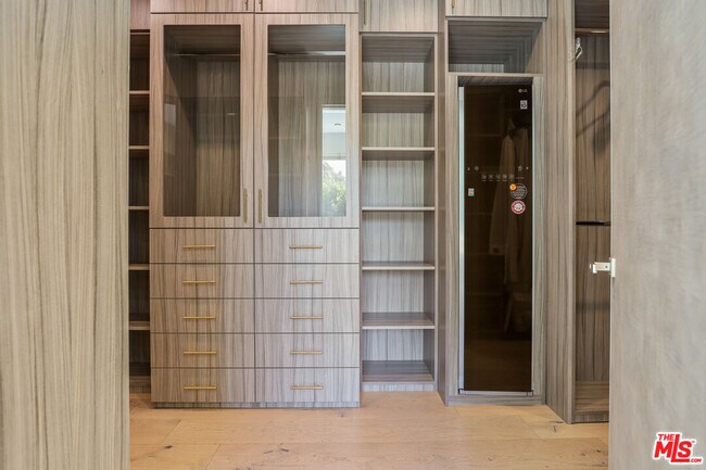 Building Photo - 13812 Cumpston St