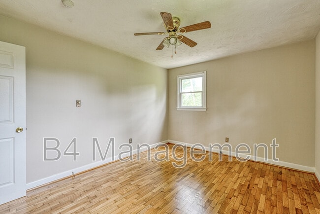 Building Photo - 620 Greenhill Rd