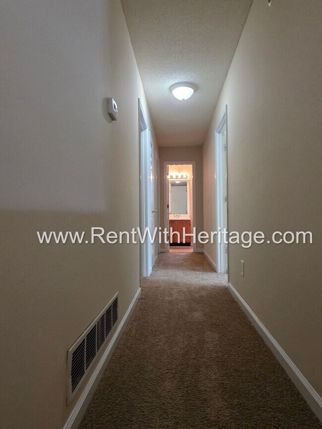 Building Photo - 6322 Hillview Ln
