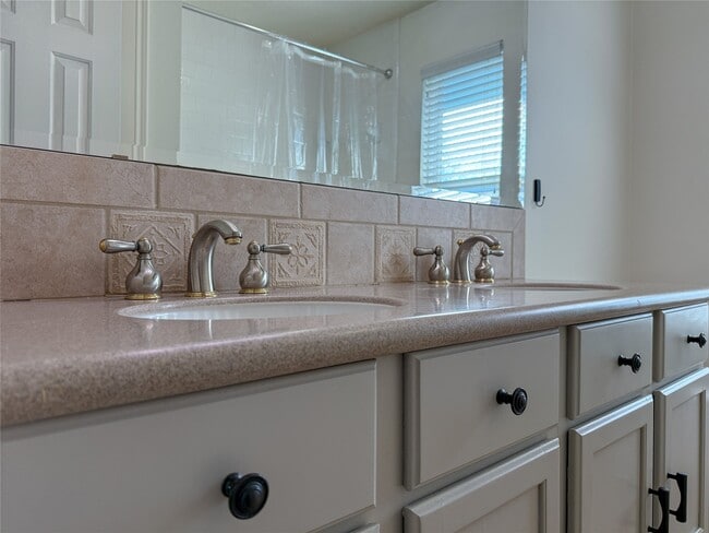 Building Photo - 209 McVoy Dr