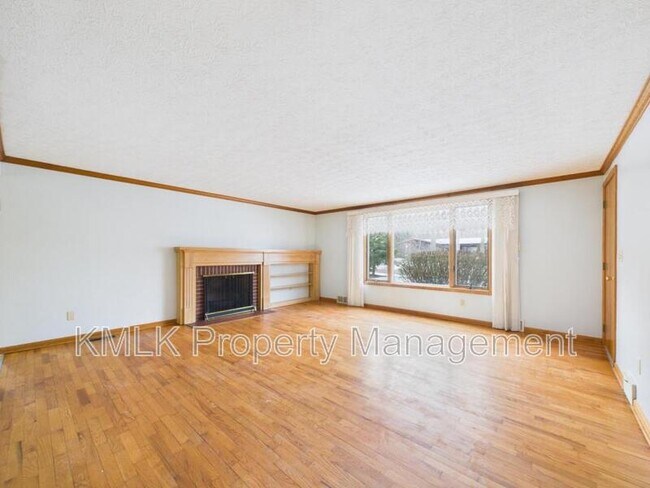 Building Photo - 5743 Brookwood Dr