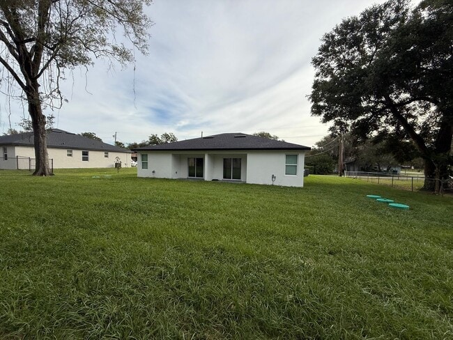 Building Photo - 1581 S Montgomery St