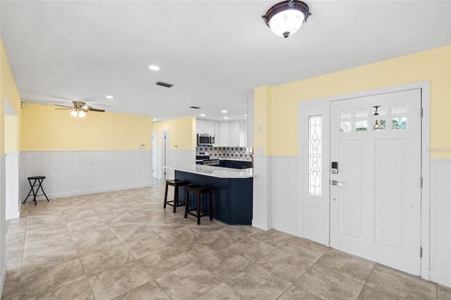 Building Photo - 5541 Bayou Grande Blvd NE