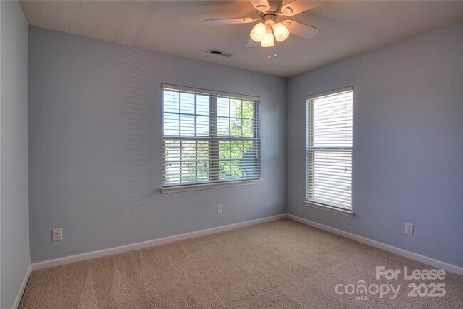 Building Photo - 1444 Ridgehaven Rd