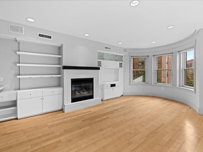 Building Photo - 81 Saint Botolph St