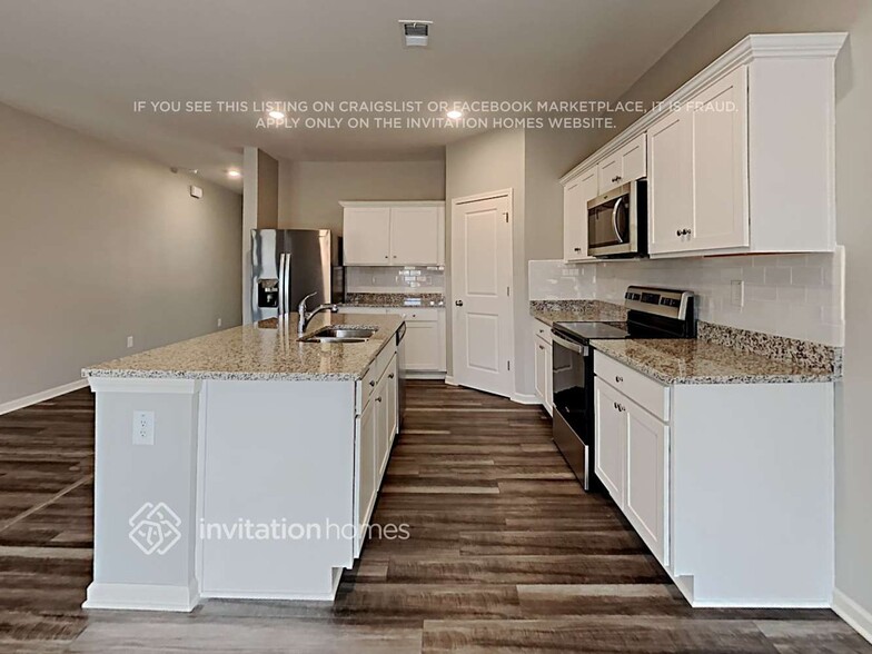 Building Photo - 117 Verona Dr NW