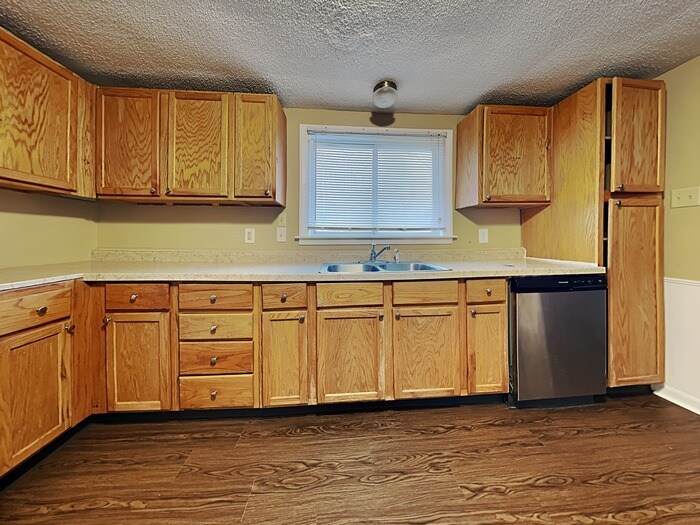 Building Photo - 812 W Smith Valley Rd