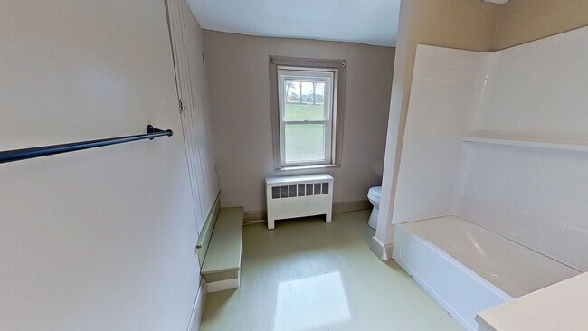 Building Photo - Single Family Farm House