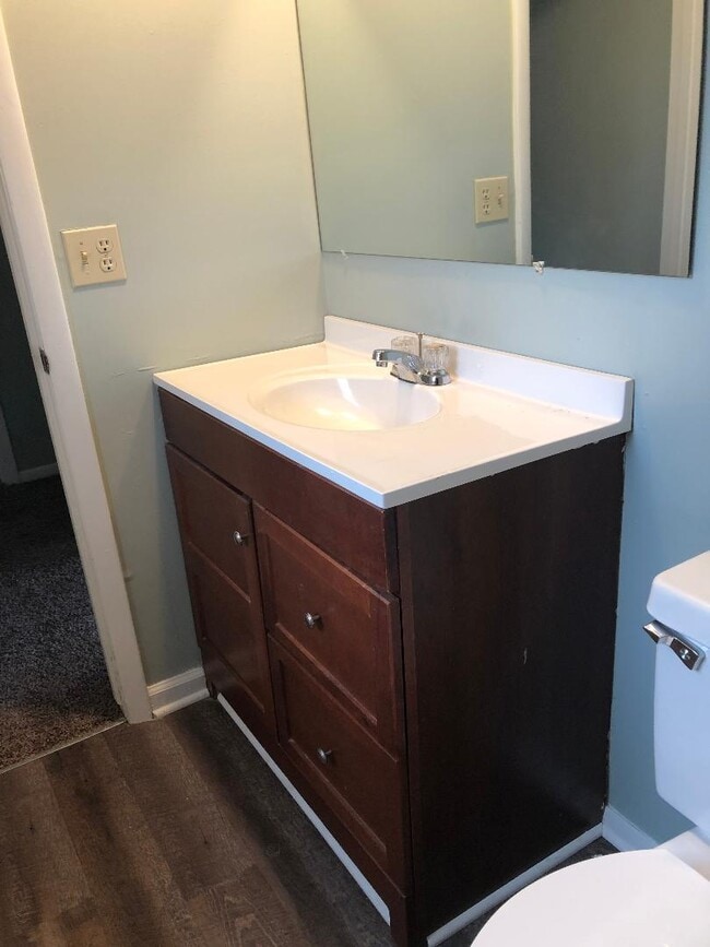 Main Bath - 124 Larkins Xing