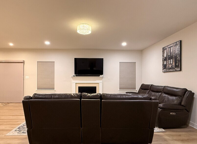 Building Photo - 3212 Vanessa Dr