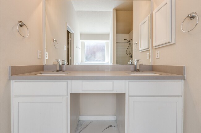 Building Photo - 14039 Fairwood Breeze