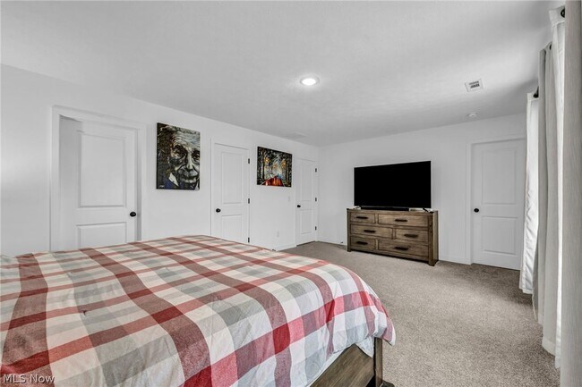 Building Photo - 704 Maple Hollow Ct