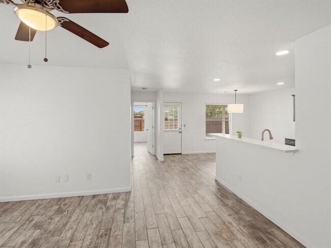 Building Photo - 1144 Miss Kimberly's Ln