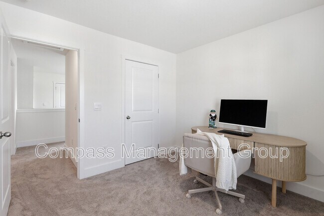 Building Photo - 3014 Bogart Ln
