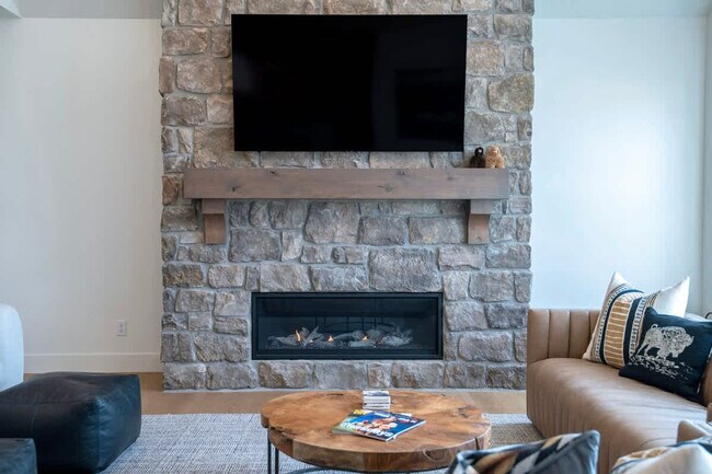 Building Photo - 326 Royal Elk Cir