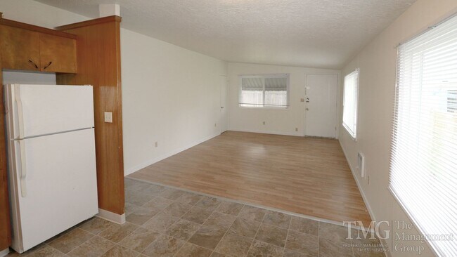 Building Photo - 2908.5 NE Stapleton Rd