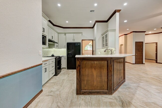 Building Photo - 4808 Baker St