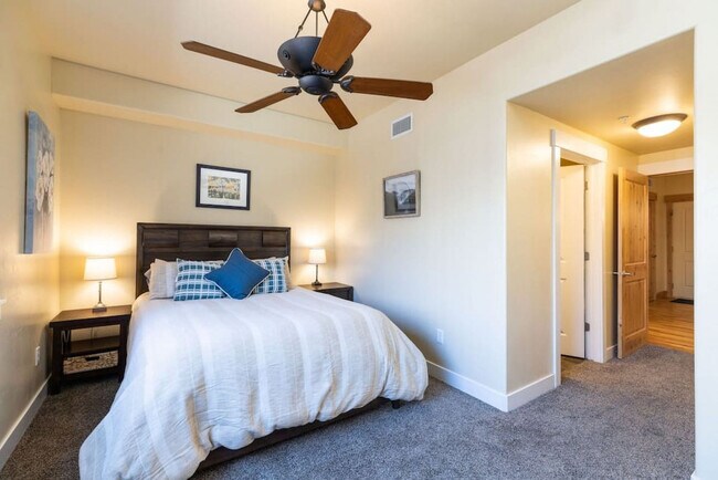 Building Photo - 5518 Lillehammer Ln