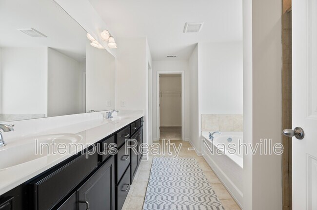 Building Photo - 2637 Miranda Dr