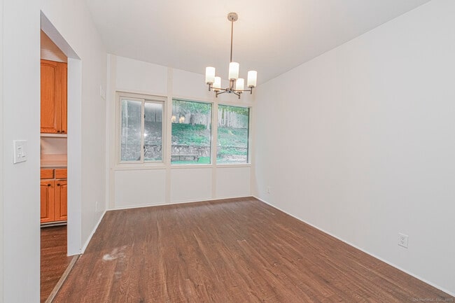Building Photo - 203 Hoyt St