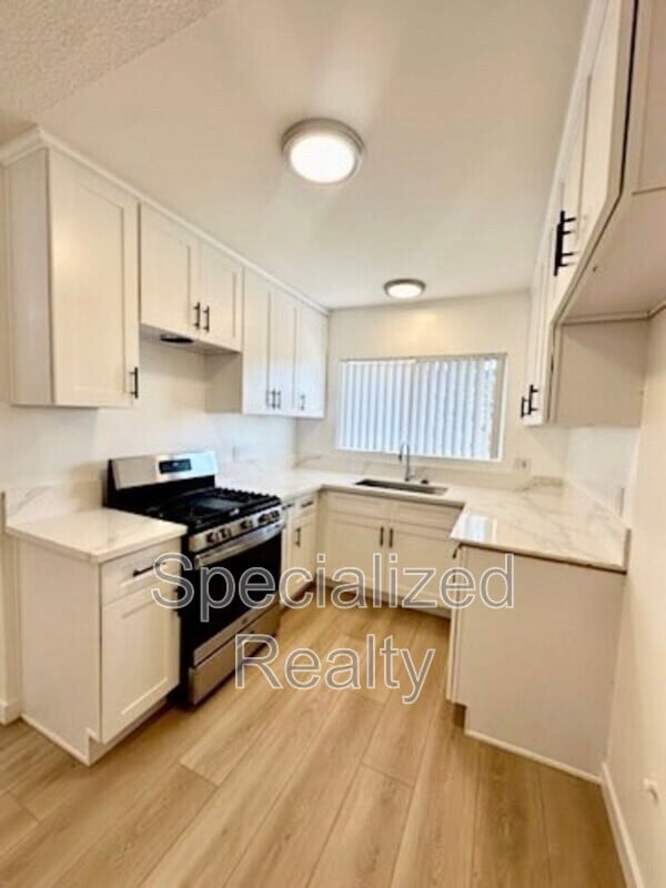 Building Photo - 504 Hill Dr