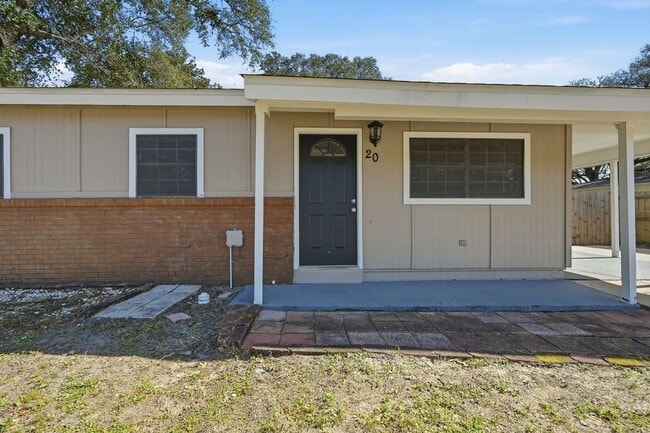 Building Photo - 3 bedroom in Mary Esther Heights!