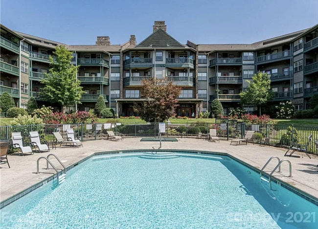 Building Photo - Asheville Furnished Rental!- Beaucatcher House