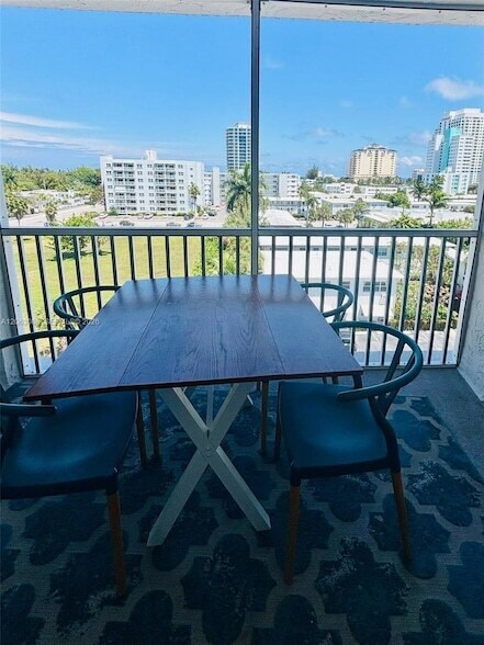 Building Photo - 720 Bayshore Dr