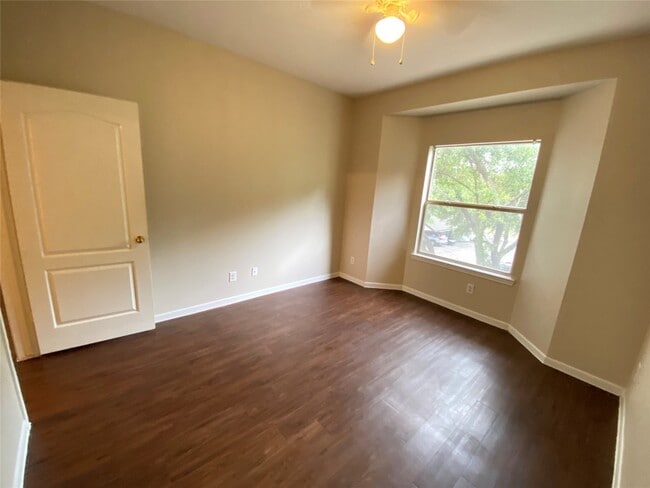 Building Photo - 6000 Shepherd Mountain Cove
