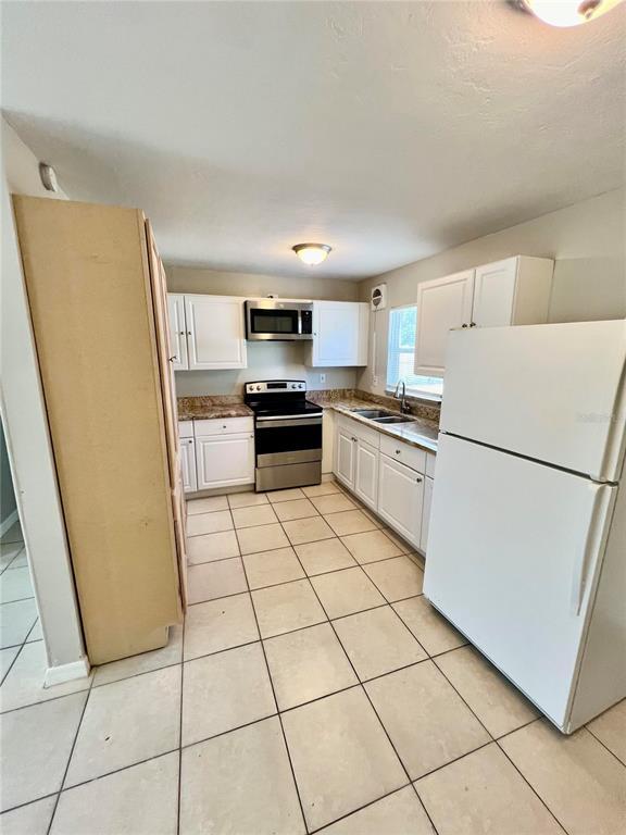 Building Photo - 7115 Orpine Dr N