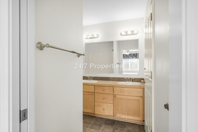 Building Photo - Enticing 3 Bed 1.5 Bath home in NE Salem!