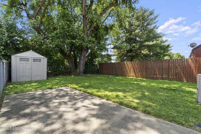 Building Photo - 726 Parkway Dr
